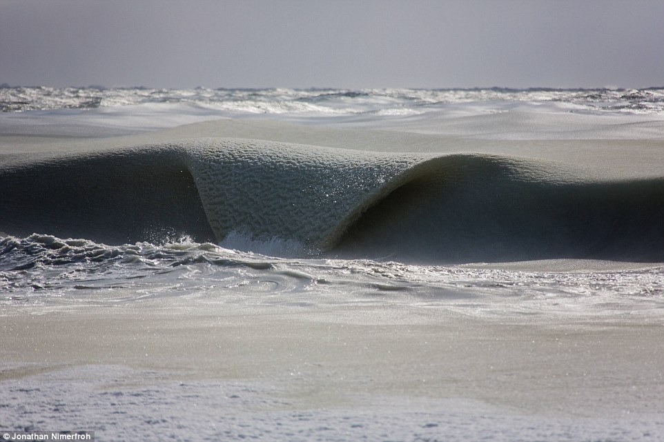Замерзшие волны для серфинга