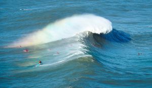 Португалия Назаре большие волны серфинг