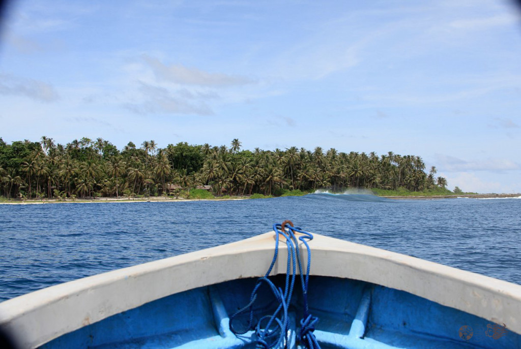 Вид на остров Асу с лодки