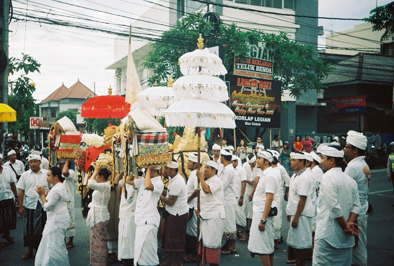 Балийская церемония на улице Накула.